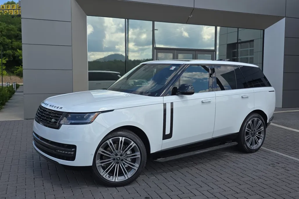 2025 Land Rover Range Rover SE photo 1