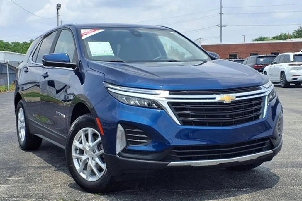 2023 Chevrolet Equinox LT photo 1