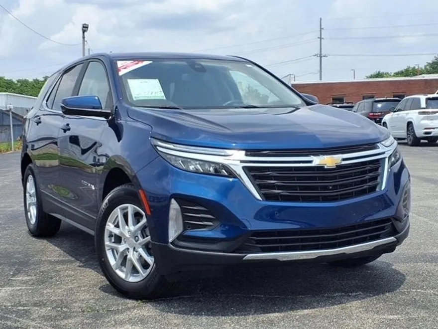2023 Chevrolet Equinox LT photo 1