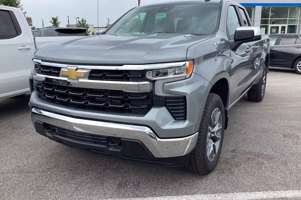 2026 Chevrolet Silverado 1500 LT photo 1