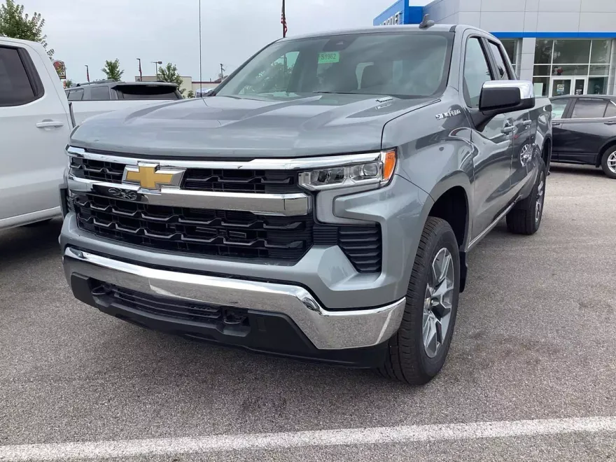 2026 Chevrolet Silverado 1500 LT photo 1