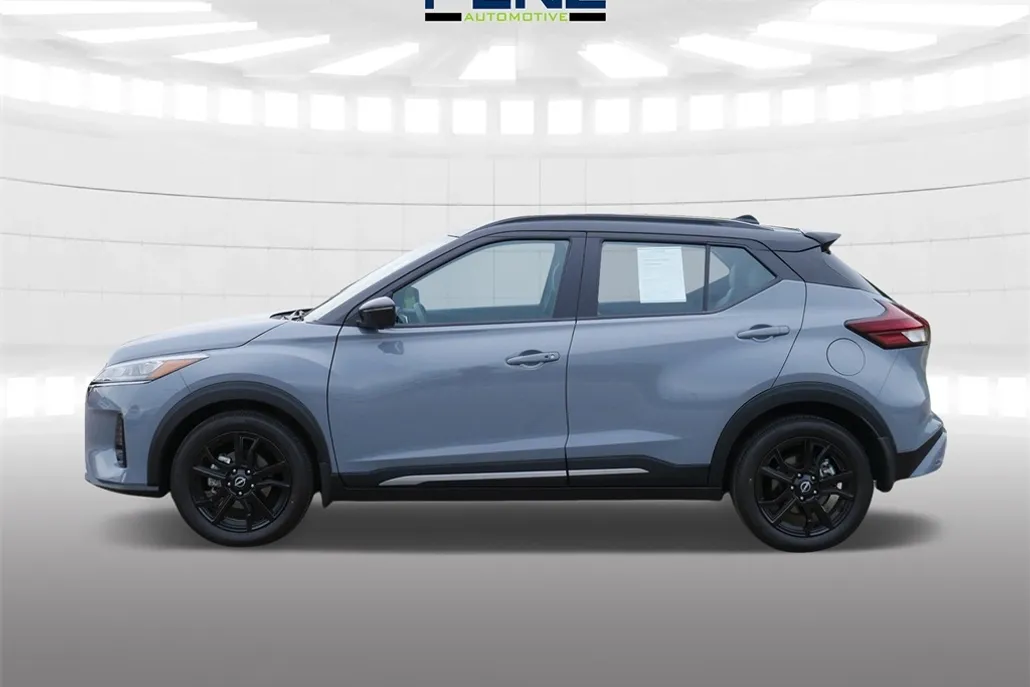 2024 Nissan Kicks SR photo 1