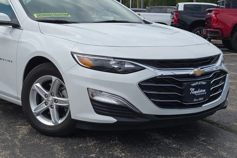 2025 Chevrolet Malibu LS photo 1