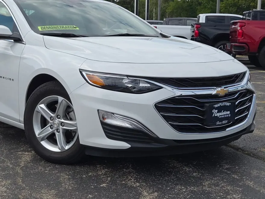 2025 Chevrolet Malibu LS photo 1