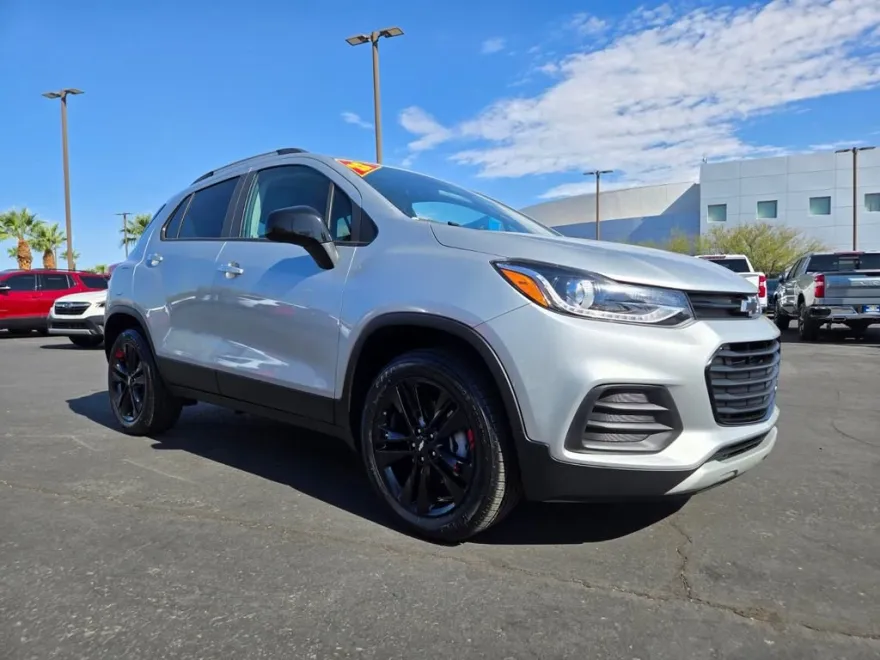 2022 Chevrolet Trax LT photo 1