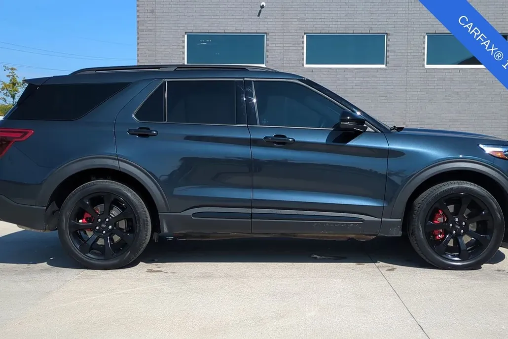 2024 Ford Explorer ST photo 1
