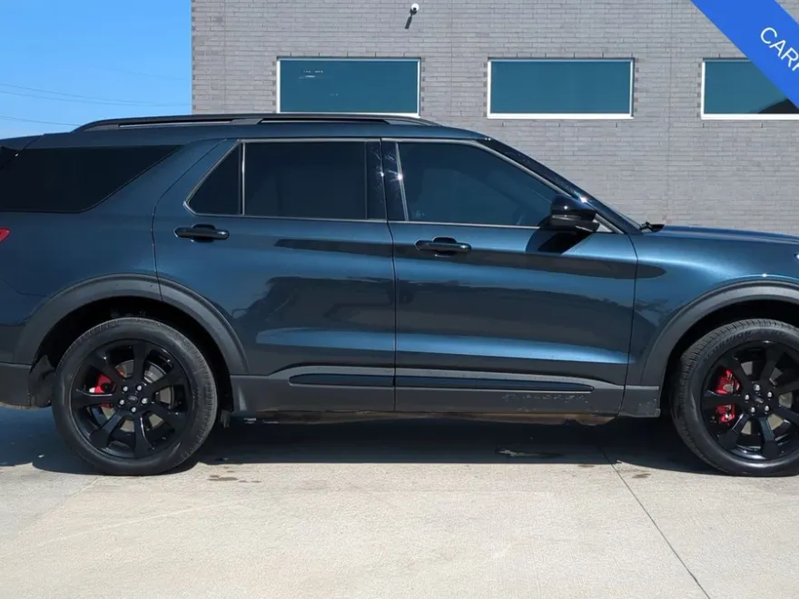 2024 Ford Explorer ST photo 1