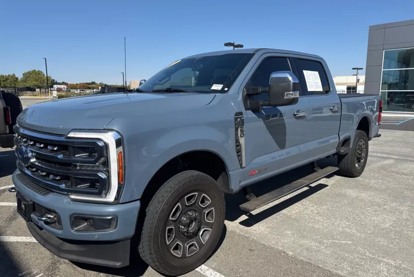 2023 Ford F-250 Platinum photo 1