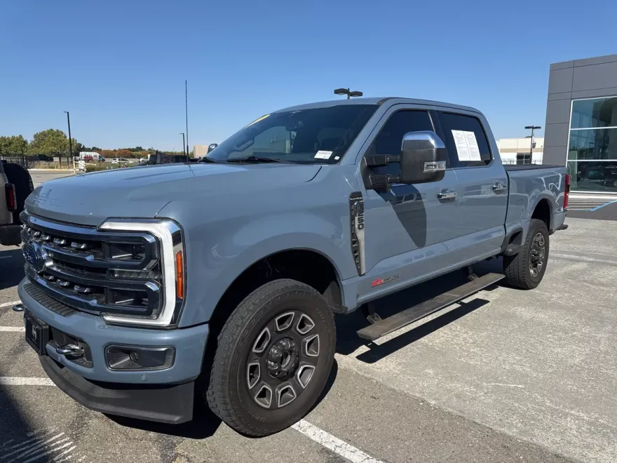 2023 Ford F-250 Platinum photo 1