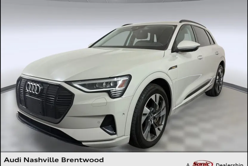 2021 Audi e-tron Premium photo 1