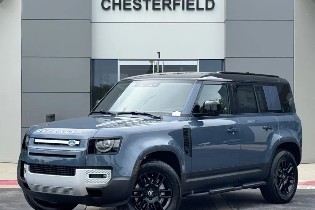 2025 Land Rover Defender 110 S photo 1