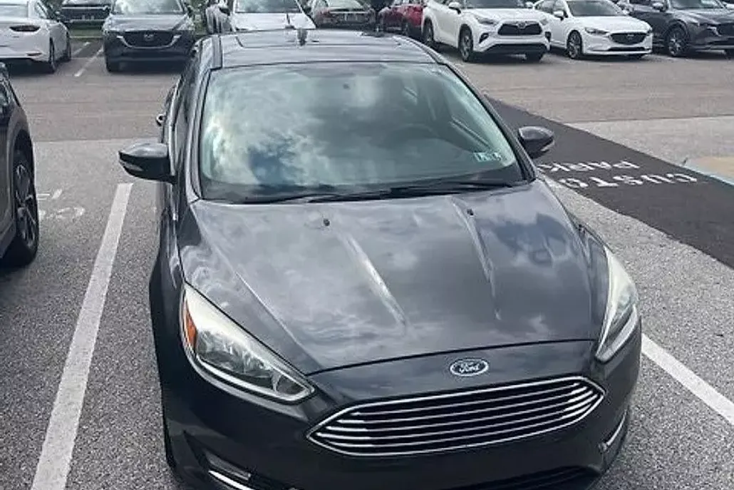 2015 Ford Focus Titanium photo 1