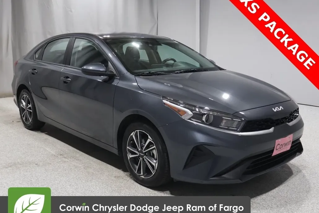 2024 Kia Forte LXS photo 1