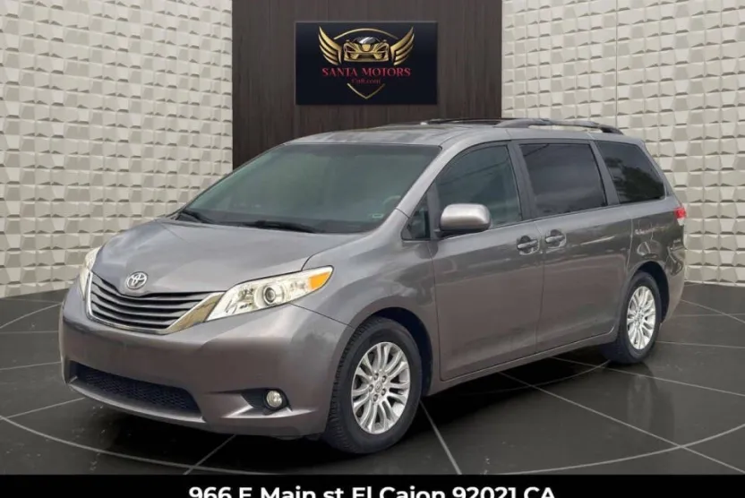 2012 Toyota Sienna XLE photo 1