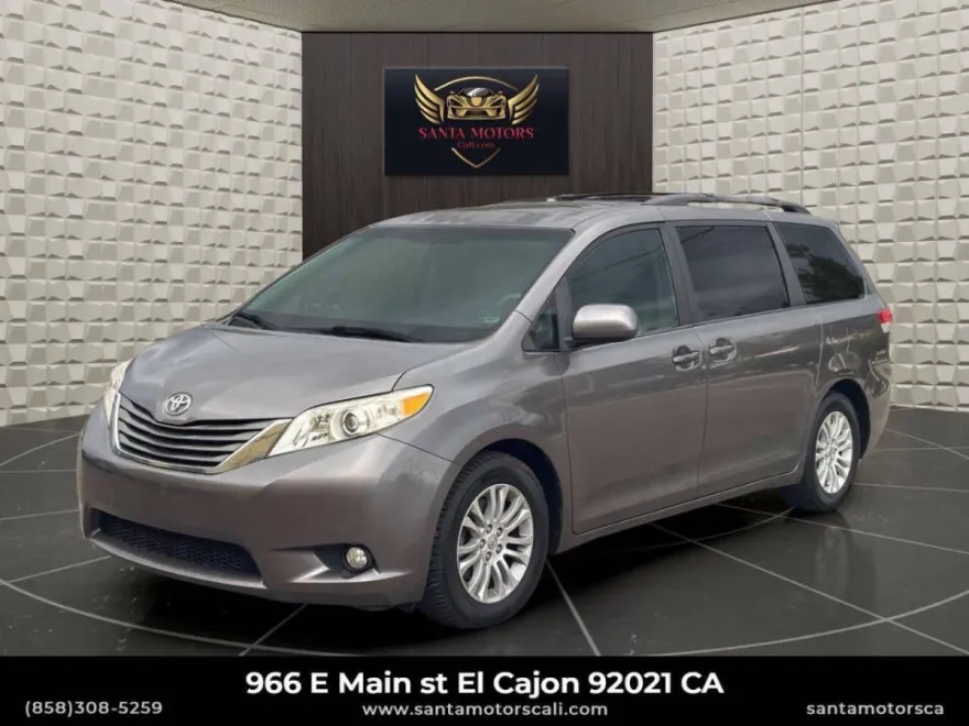 2012 Toyota Sienna XLE photo 1
