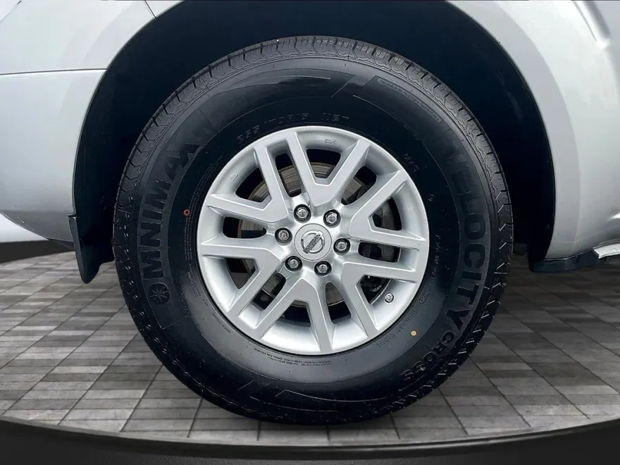 2017 Nissan Frontier SV photo 8