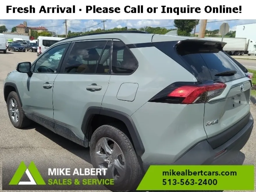 2023 Toyota RAV4 Hybrid XLE photo 1