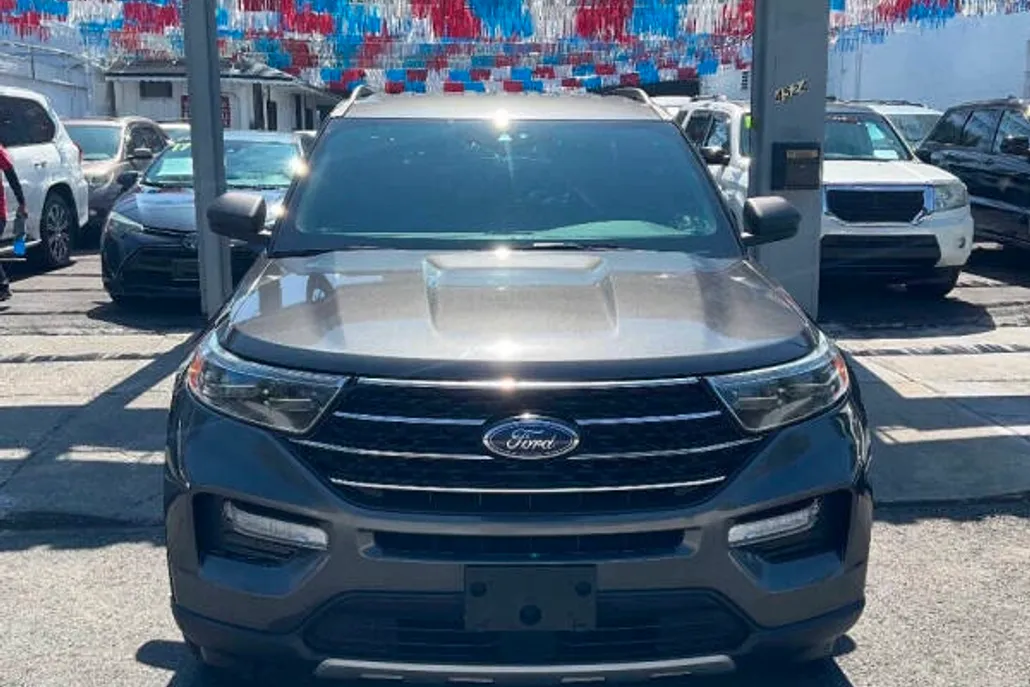 2020 Ford Explorer XLT photo 1