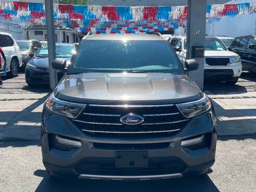 2020 Ford Explorer XLT photo 1