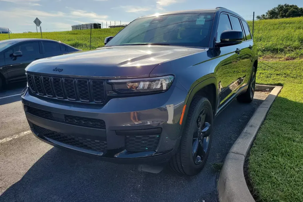 2024 Jeep Grand Cherokee Laredo Altitude photo 1