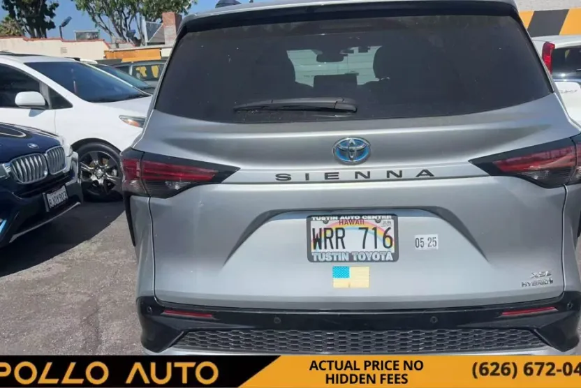 2021 Toyota Sienna XSE photo 1