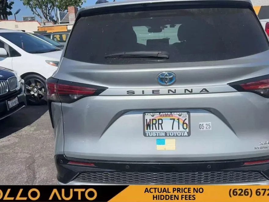 2021 Toyota Sienna XSE photo 1
