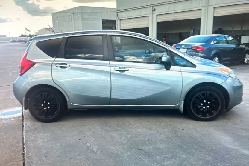2014 Nissan Versa Note SV photo 1