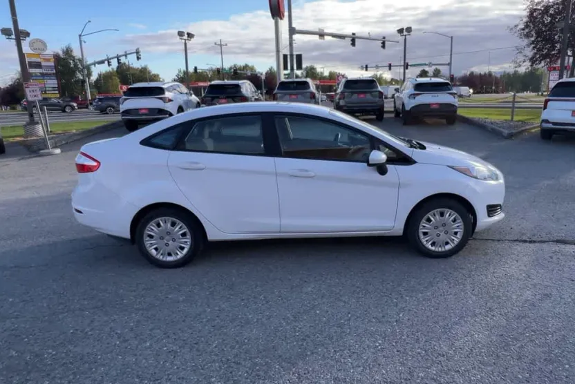2019 Ford Fiesta S photo 1
