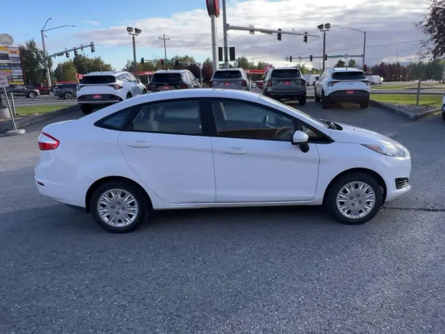 2019 Ford Fiesta S photo 1