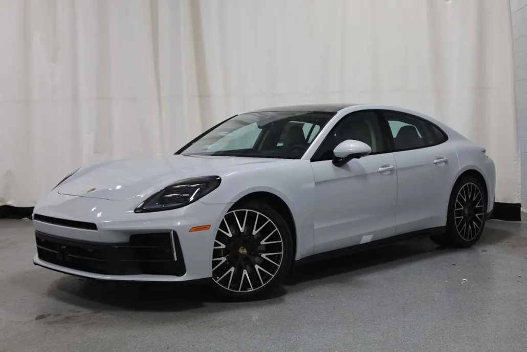 2025 Porsche Panamera 4 photo 1