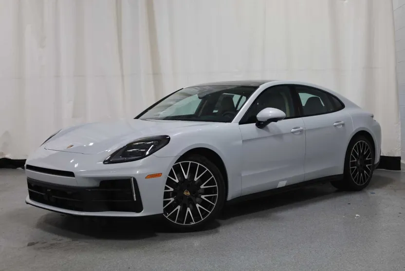 2025 Porsche Panamera 4 photo 1