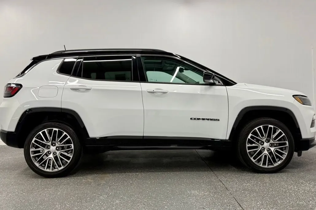 2022 Jeep Compass Limited photo 1