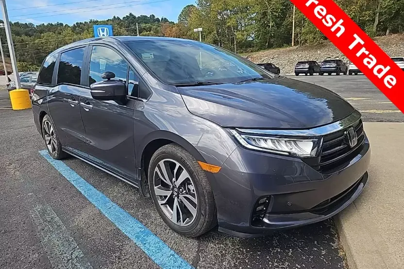 2023 Honda Odyssey Touring photo 1