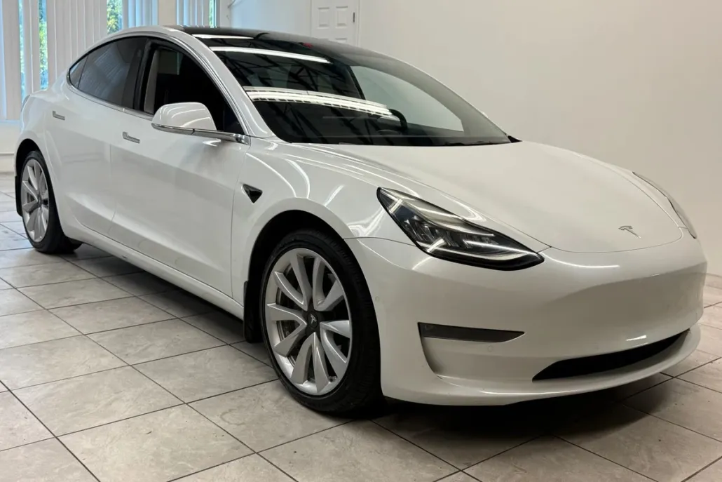 2019 Tesla Model 3 Long Range photo 1