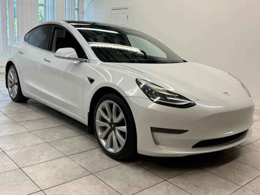 2019 Tesla Model 3 Long Range photo 1