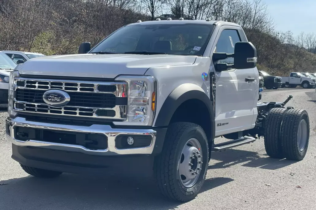 2024 Ford F-600 photo 1