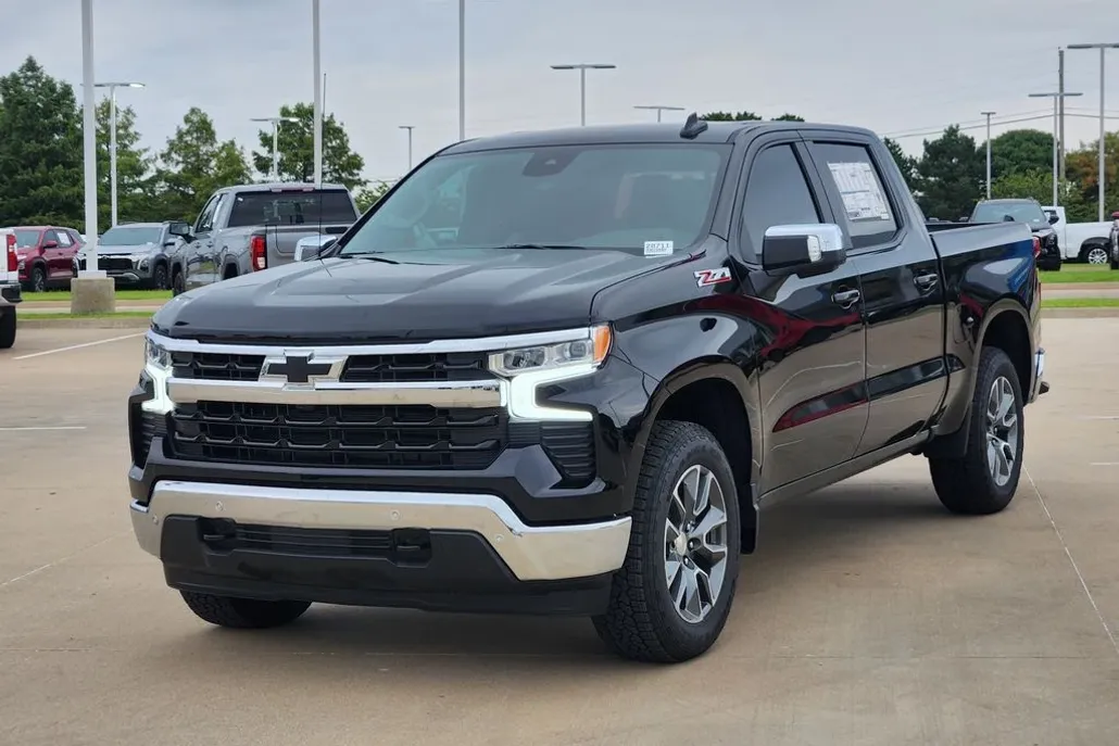 2026 Chevrolet Silverado LT photo 1