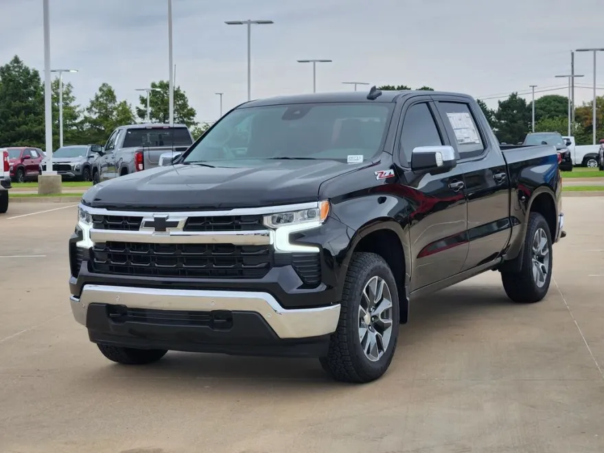 2026 Chevrolet Silverado LT photo 1