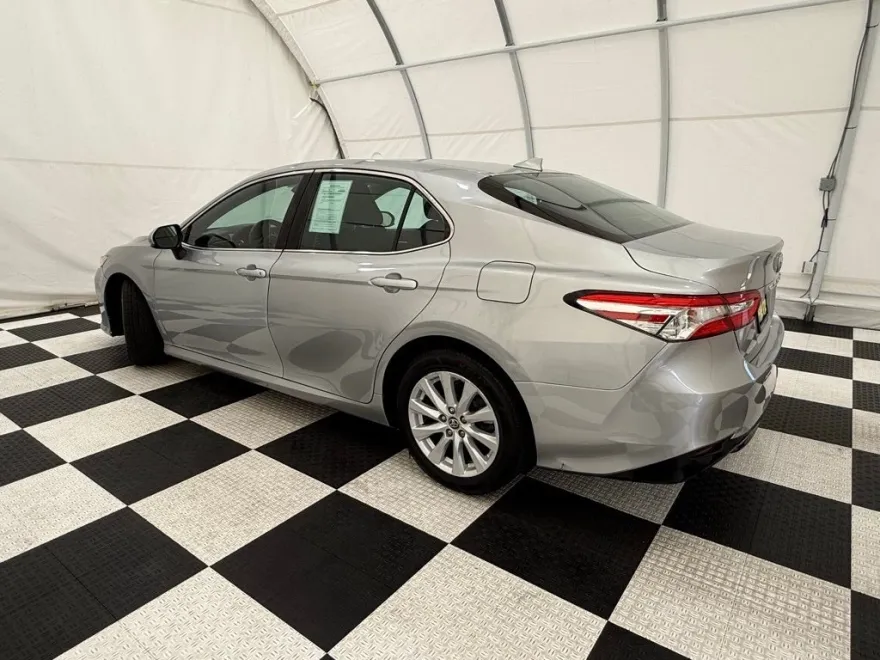 2020 Toyota Camry LE photo 1