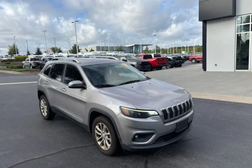 2019 Jeep Cherokee Latitude photo 1