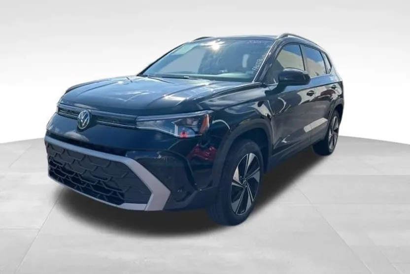2025 Volkswagen Taos SE photo 1