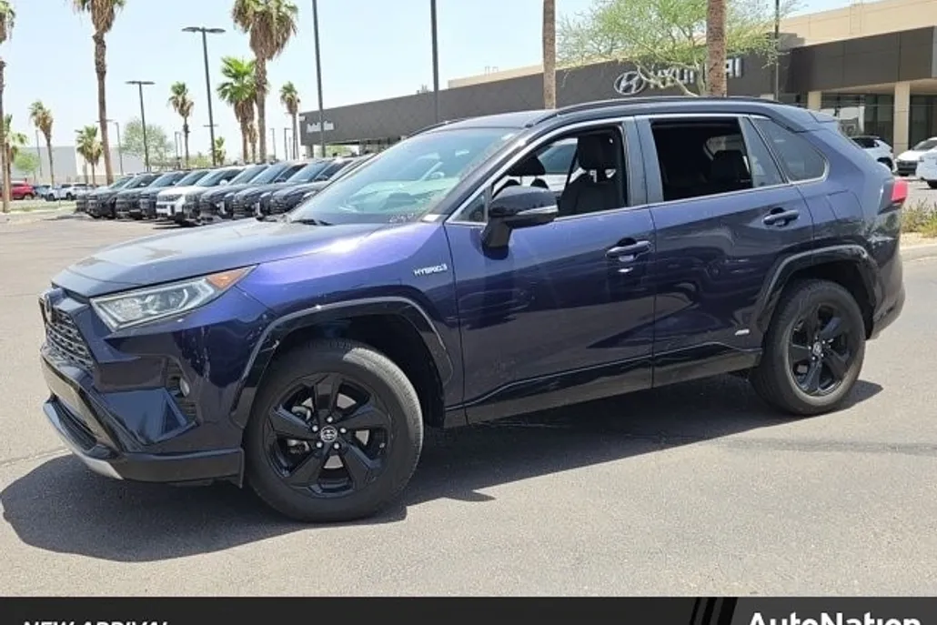 2019 Toyota RAV4 Hybrid XSE photo 1