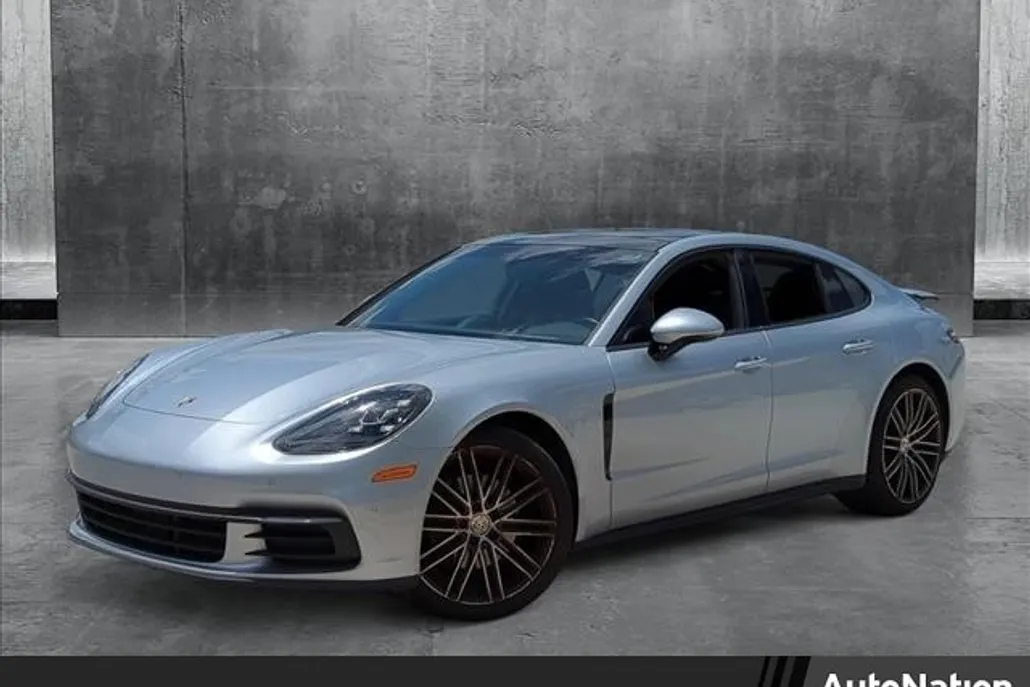 2017 Porsche Panamera Base photo 1