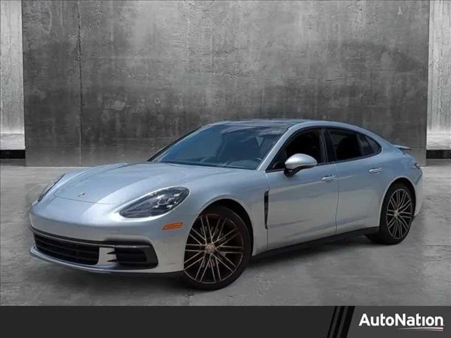 2017 Porsche Panamera Base photo 1