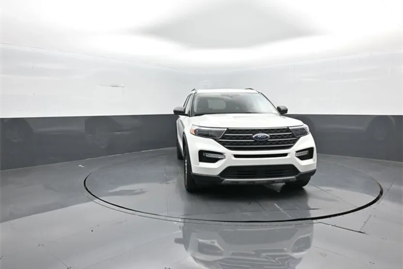 2022 Ford Explorer XLT photo 1