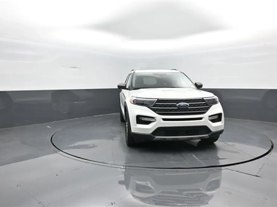 2022 Ford Explorer XLT photo 1