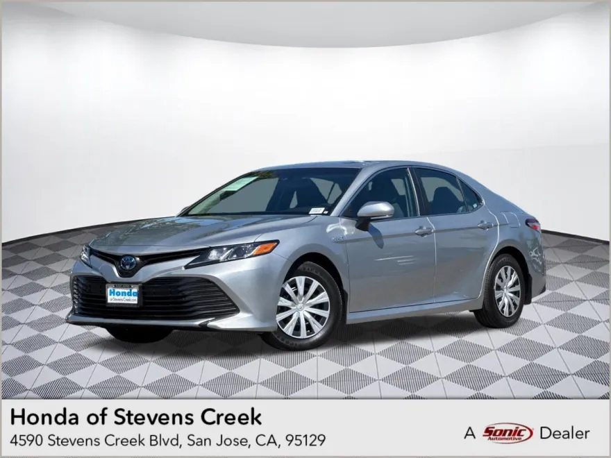 2018 Toyota Camry Hybrid LE photo 1