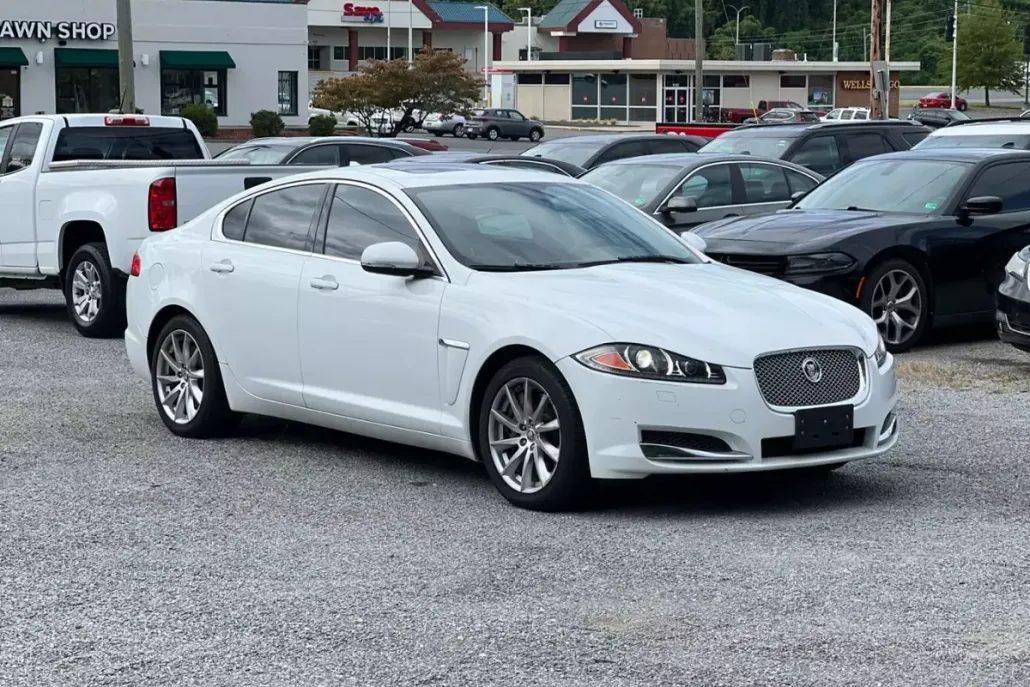 2013 Jaguar XF photo 1