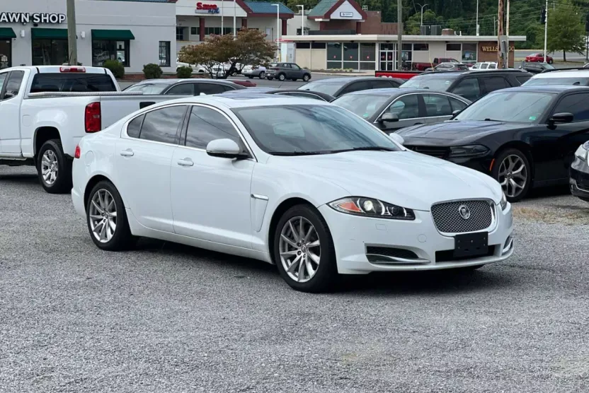 2013 Jaguar XF photo 1