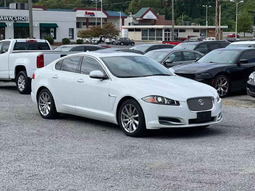 2013 Jaguar XF photo 1